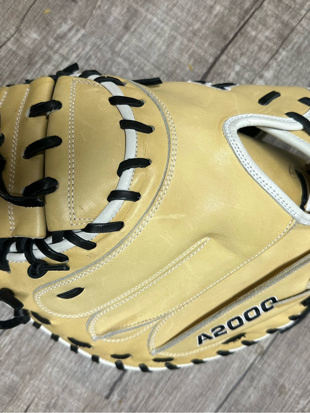 Wilson A2000 leather  baseball gloves pristine condition - Picture 9 of 10